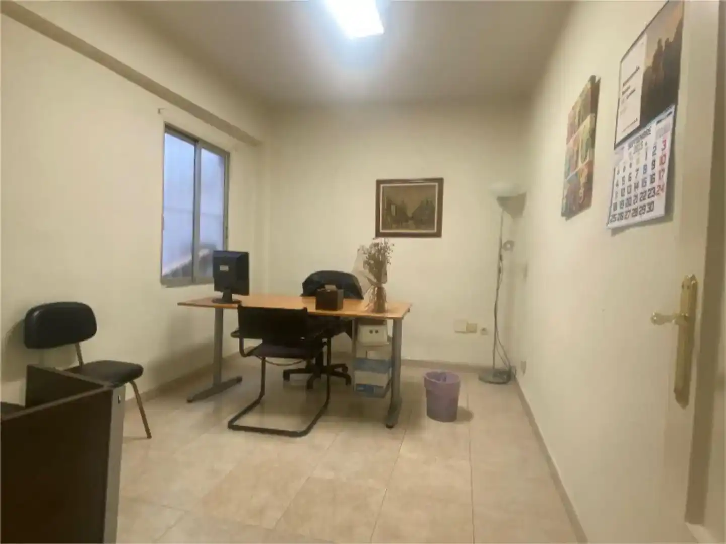 Büro zur Miete in Sevilla mit Klimaanlage und Balkon