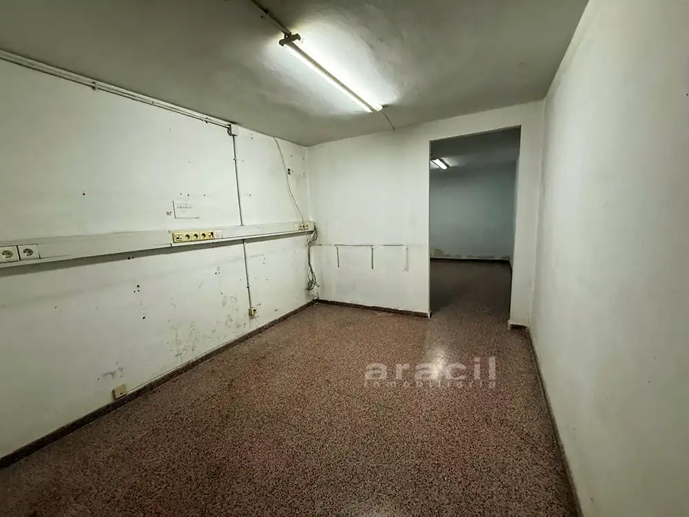 Business premises for sale in Carrer Isabel la Católica, imagen 2