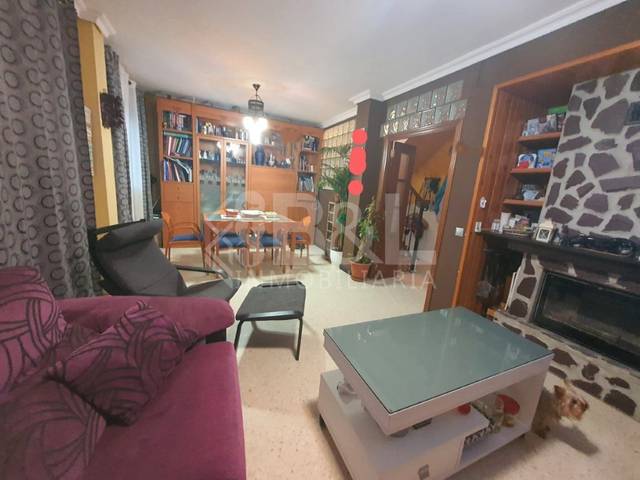 Casa adosada en Venta en Núcleo urbano