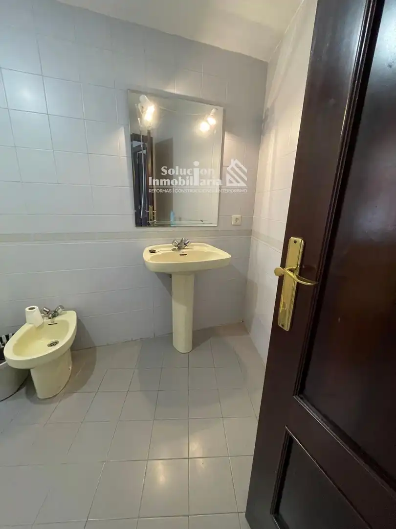 Baño de Piso en venta en Salamanca con Calefacción, Terraza y Trastero