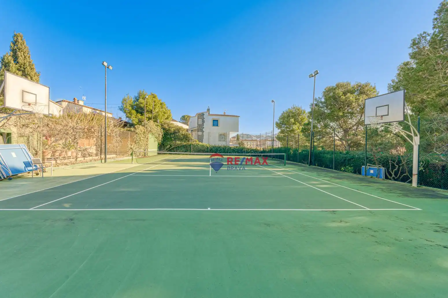 Vista exterior de Casa o xalet en venda en Roses amb Aire condicionat, Jardí privat i Terrassa