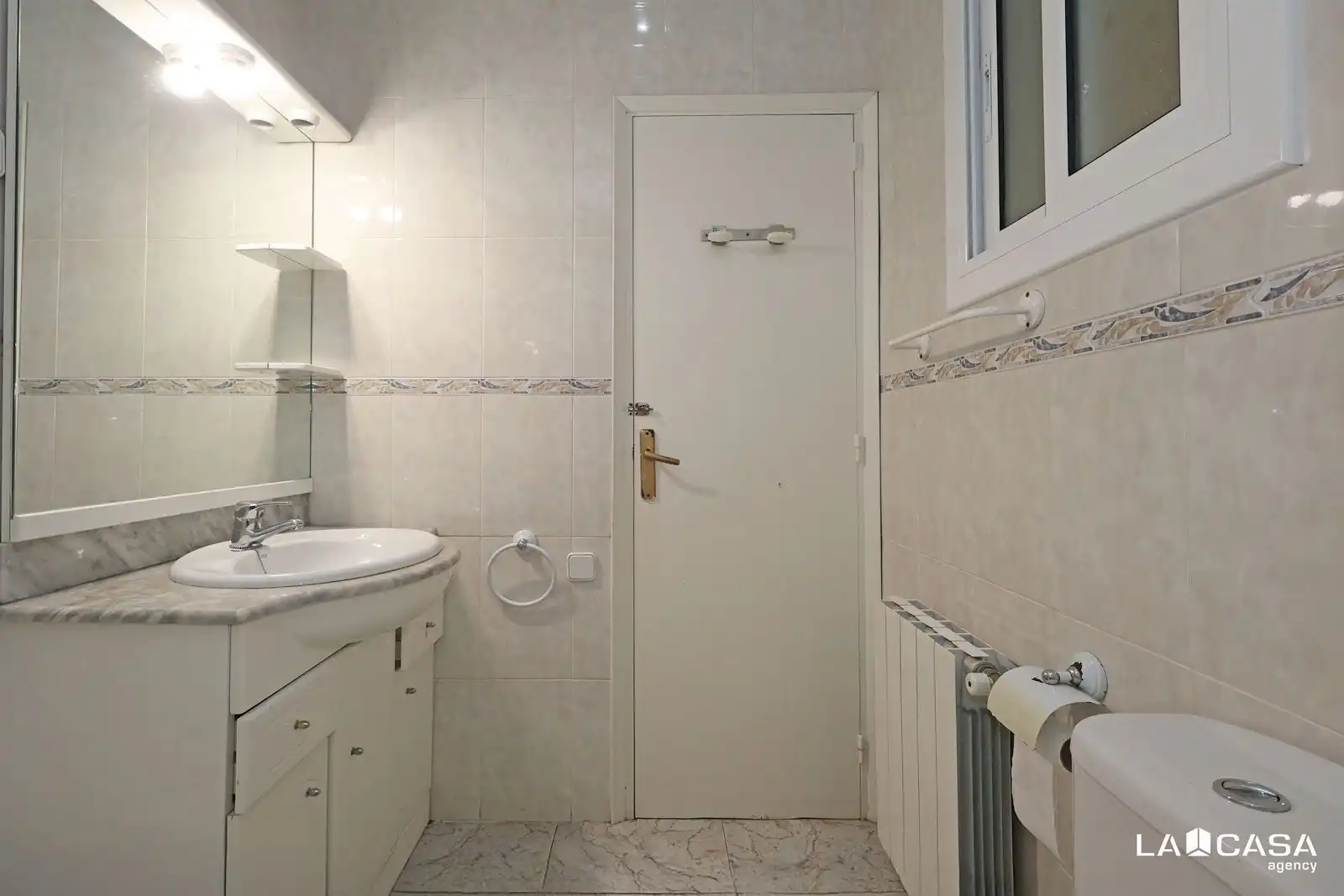 Baño de Piso en venta en Esplugues de Llobregat con Calefacción y Balcón