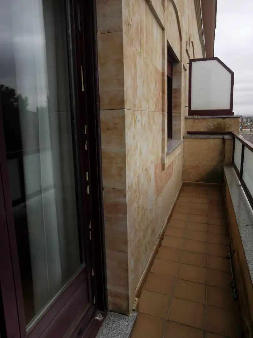 Casa aparellada amb terrassa en venda a Calle Rafael Lapesa, imagen 7