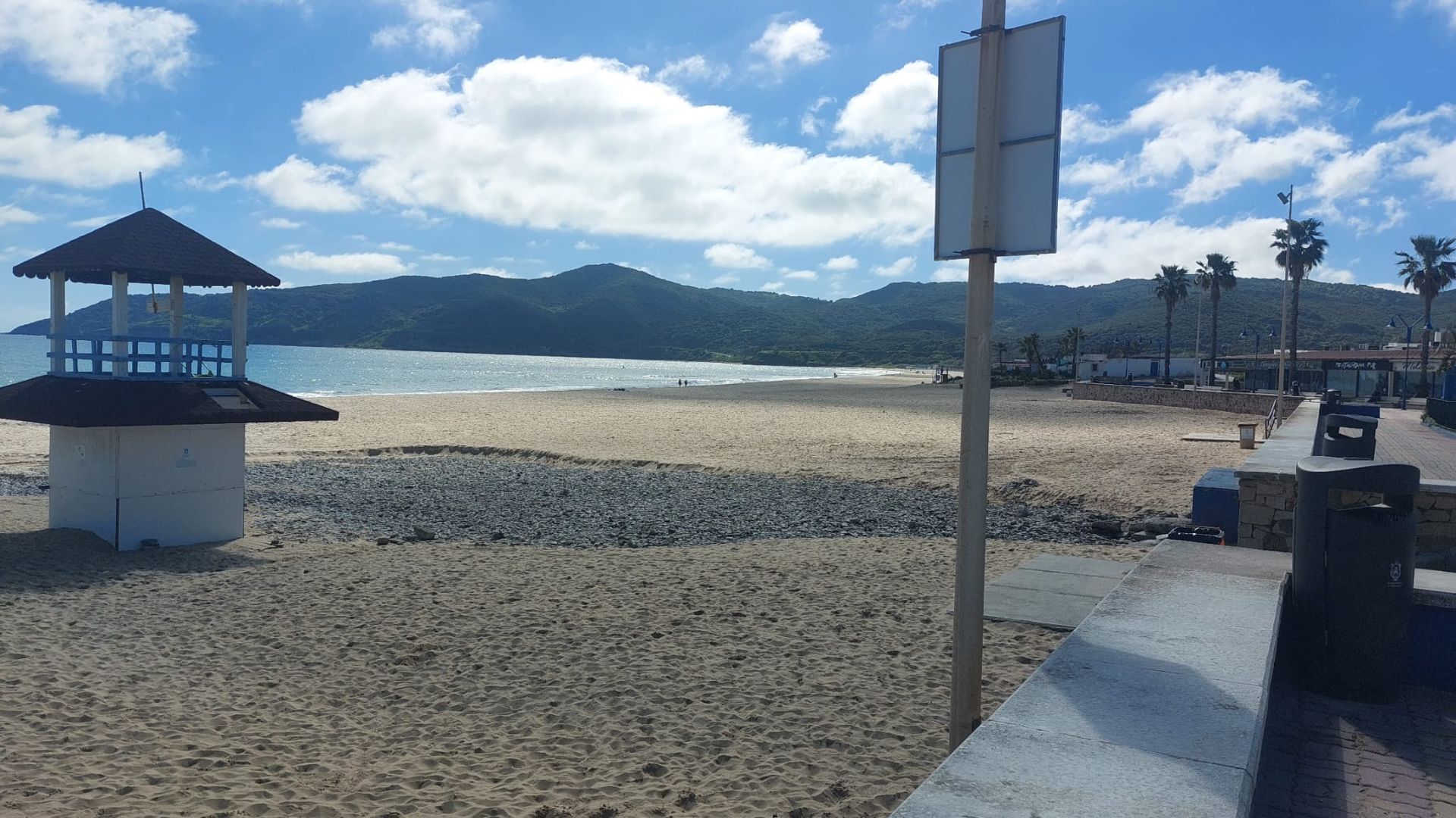 Vista exterior de Pis en venda en Algeciras amb Calefacció, Jardí privat i Terrassa