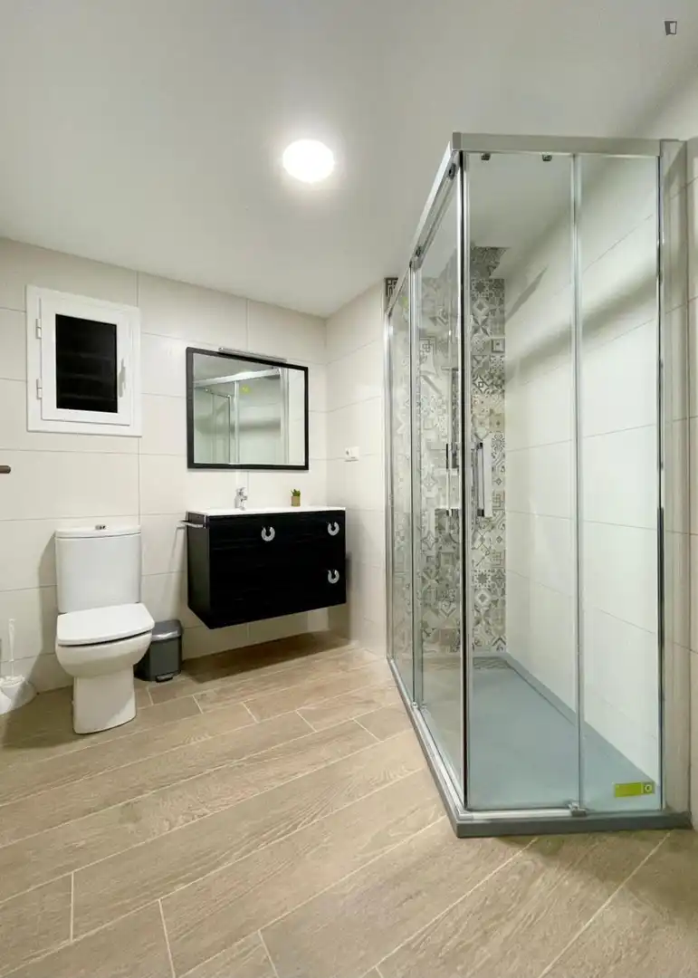 Bany de Apartament de lloguer en Barcelona amb Calefacció, Moblat i Forn