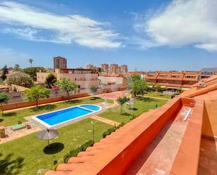 Vista exterior de Casa o xalet en venda en Alicante / Alacant amb Aire condicionat i Terrassa