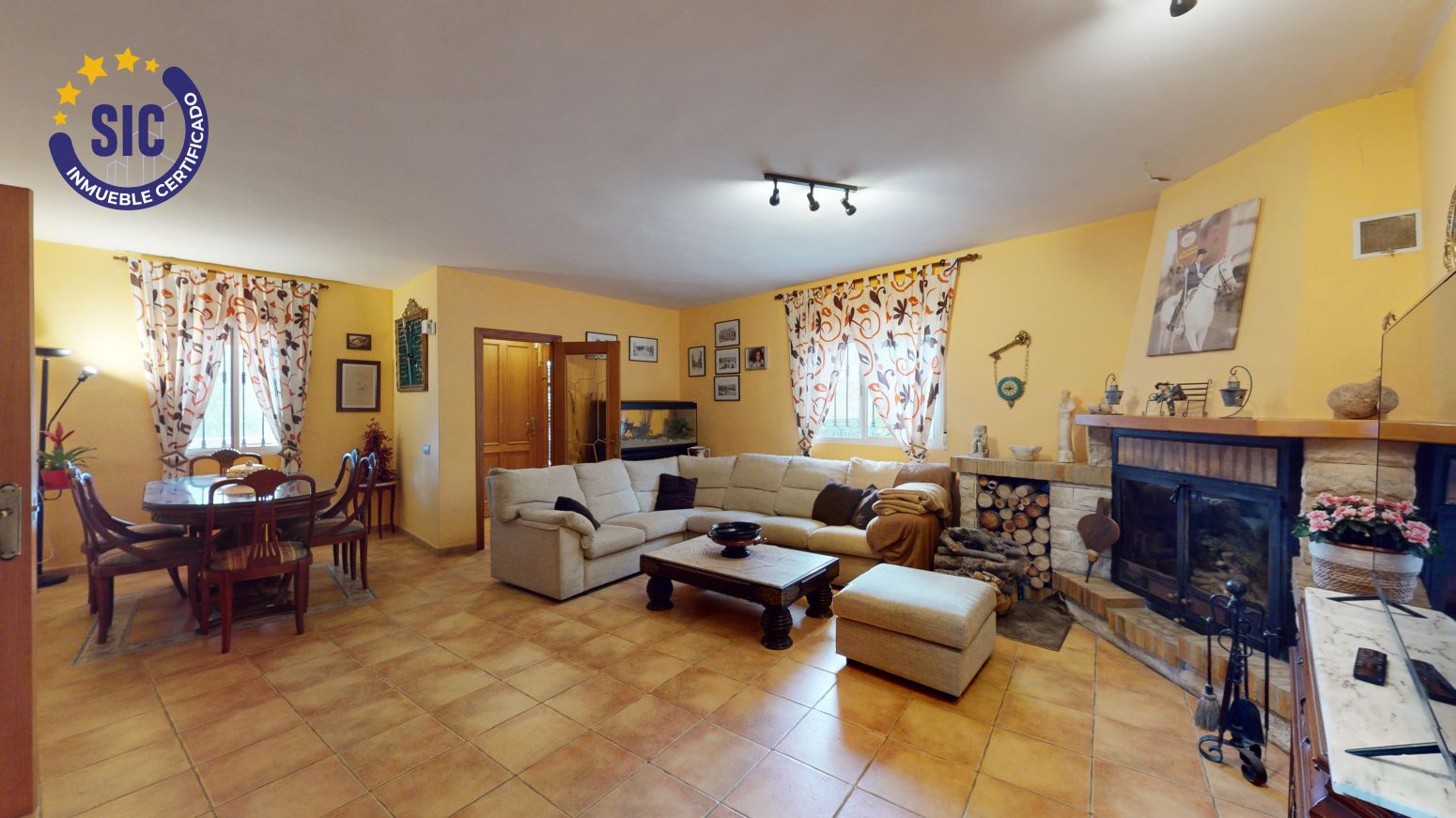 Sala d'estar de Casa o xalet en venda en Enguera amb Calefacció, Jardí privat i Terrassa