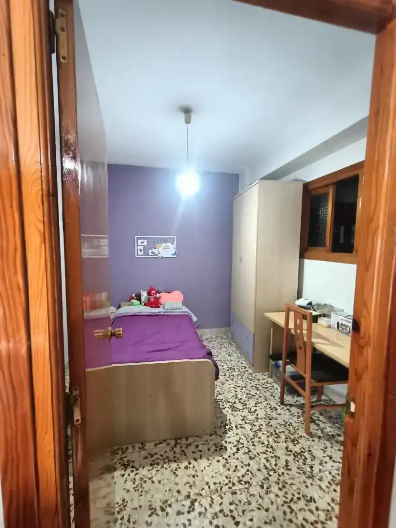 Habitación de Piso en venta en Baza con Amueblado y Balcón