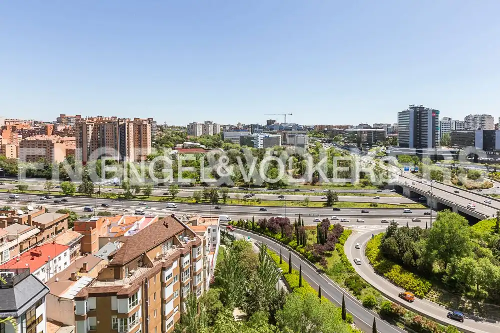 Vista exterior de Pis en venda en Madrid amb Aire condicionat, Calefacció i Terrassa