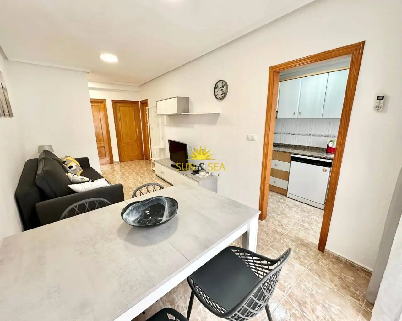 Vista exterior de Apartamento de alquiler en Torrevieja con Aire acondicionado, Calefacción y Amueblado