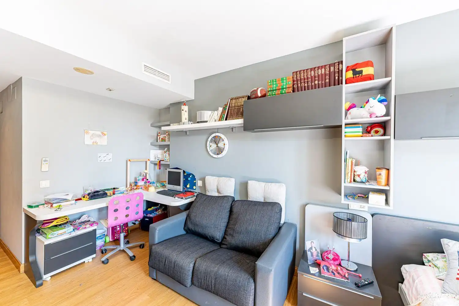 Sala de estar de Casa o chalet en venta en Nuevo Baztán con Aire acondicionado, Jardín privado y Terraza
