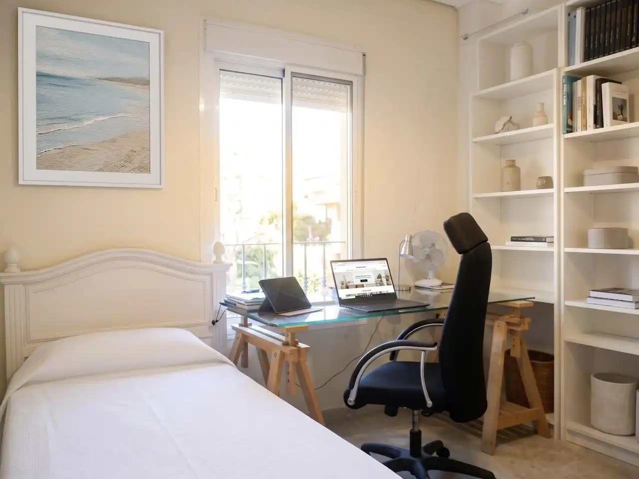 Dormitori de Casa o xalet en venda en Montequinto amb Aire condicionat, Jardí privat i Terrassa