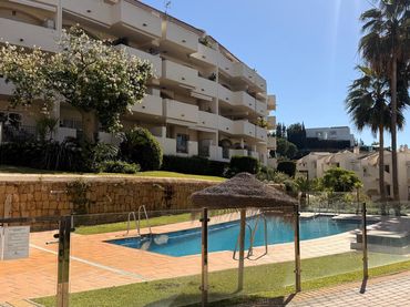 Erdgeschosswohnung mit Pool zur Miete in Elviria - Cabopino