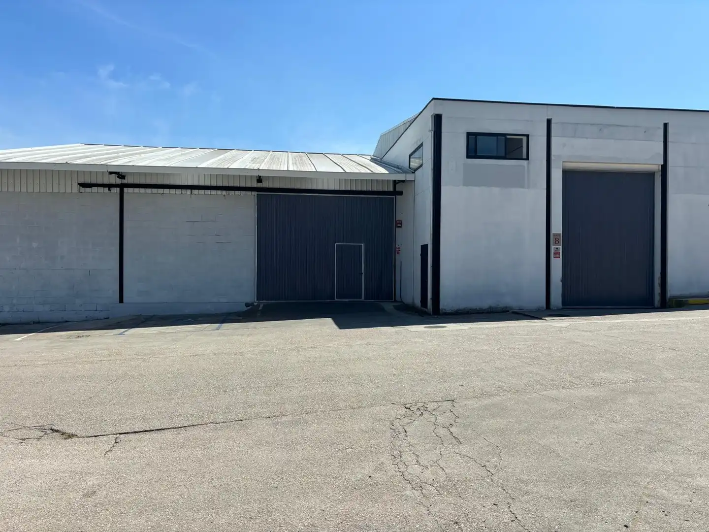 Exterior view of Industrial buildings for rent in Mos