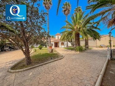 Villa con piscina in vendita a San Crispín - Huerta Nueva-Estación