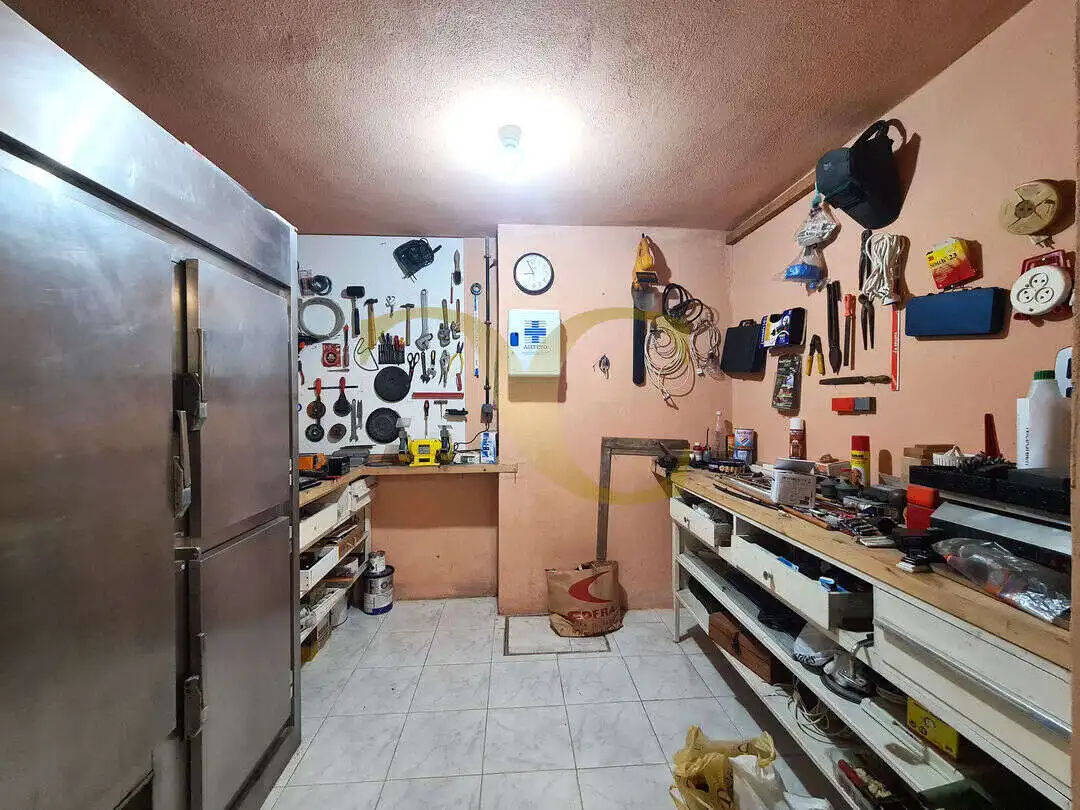 Cuina de Casa o xalet en venda en Oviedo  amb Calefacció, Jardí privat i Terrassa