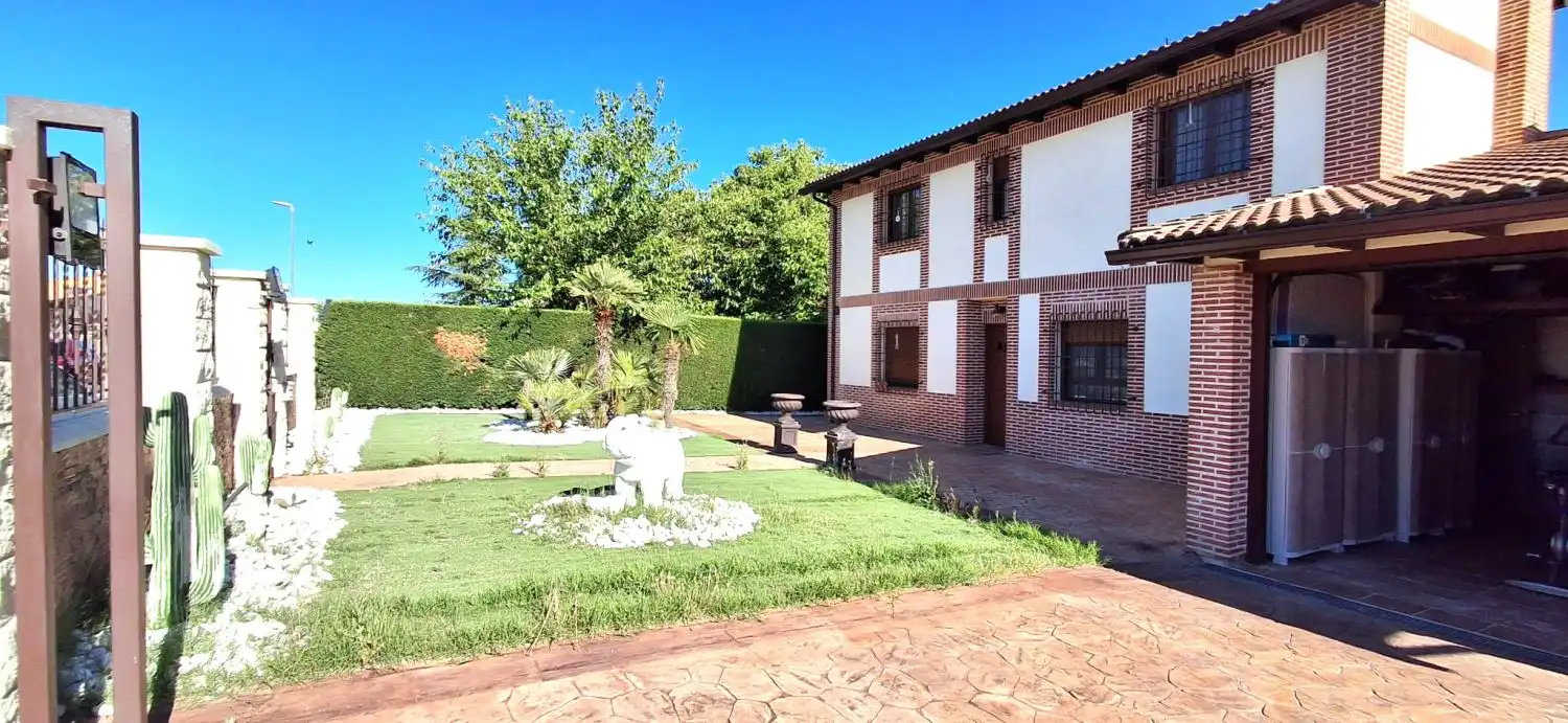 Jardí de Casa o xalet en venda en Villanueva de Duero amb Calefacció, Jardí privat i Traster