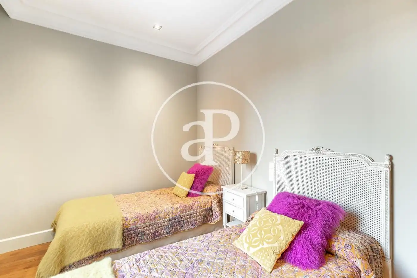 Schlafzimmer von Wohnung zum Verkauf in Barcelona mit Klimaanlage, Heizung und Balkon