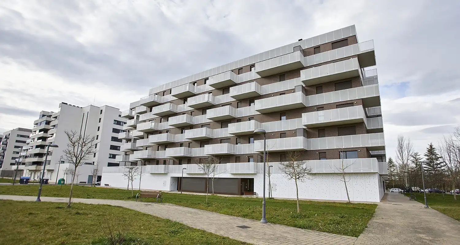 Pis d'obra nova en venda a Avenida de Olarizu 0
