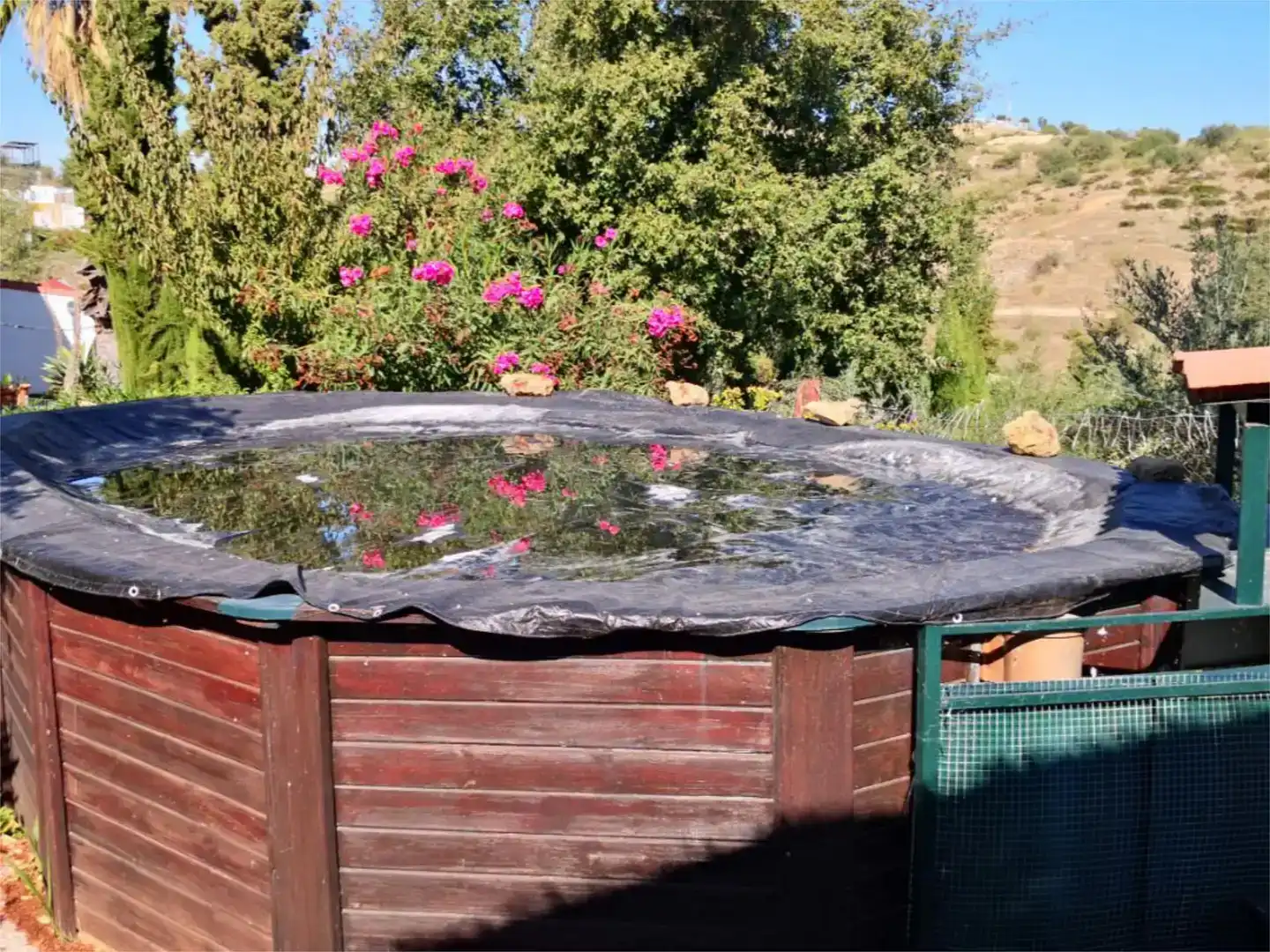 Piscina de Pis en venda en El Castillo de las Guardas amb Aire condicionat, Jardí privat i Traster