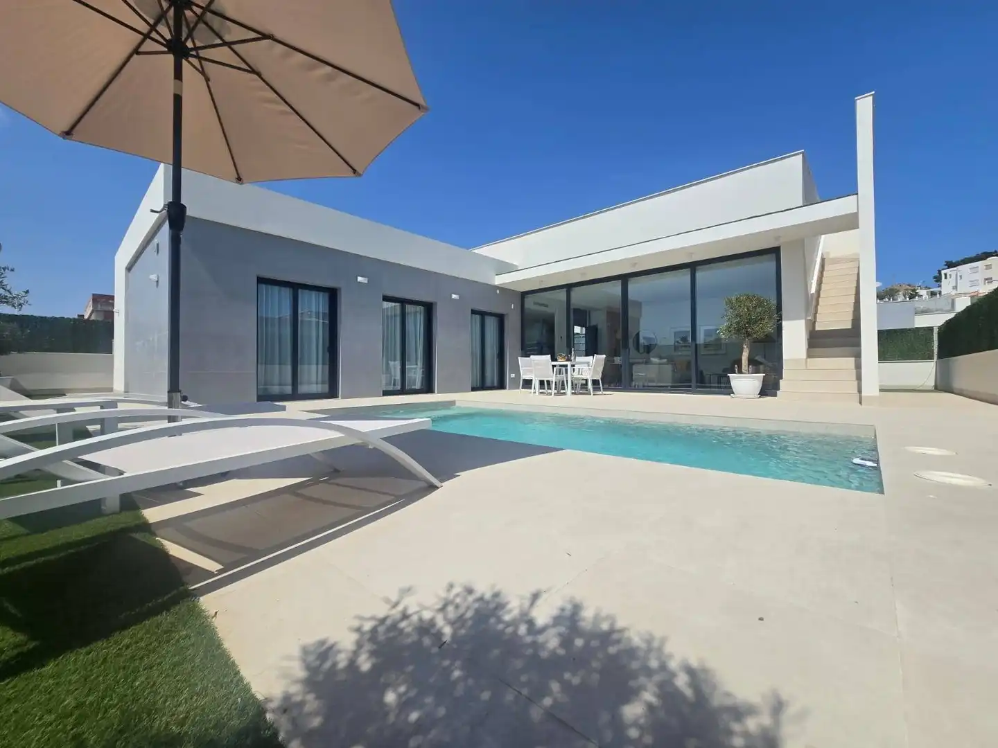 Detached house with pool for sale in Calle Calle Rubén Darío 5, imagen 2