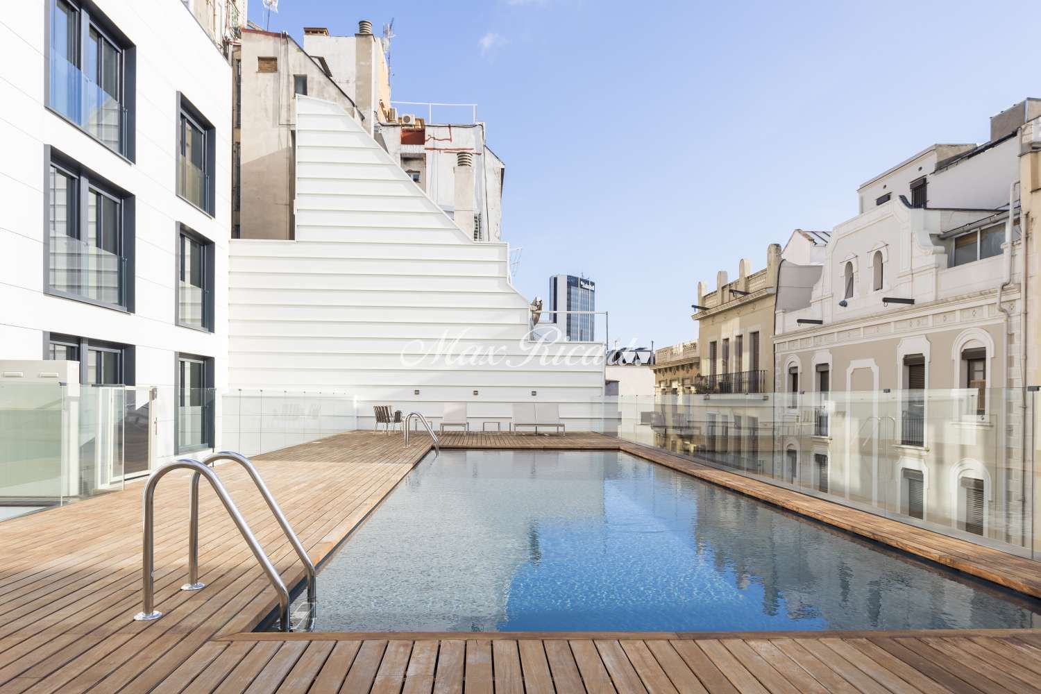 Swimming pool of Flat to rent in  Barcelona Capital  with Air Conditioner, Heating and Storage room