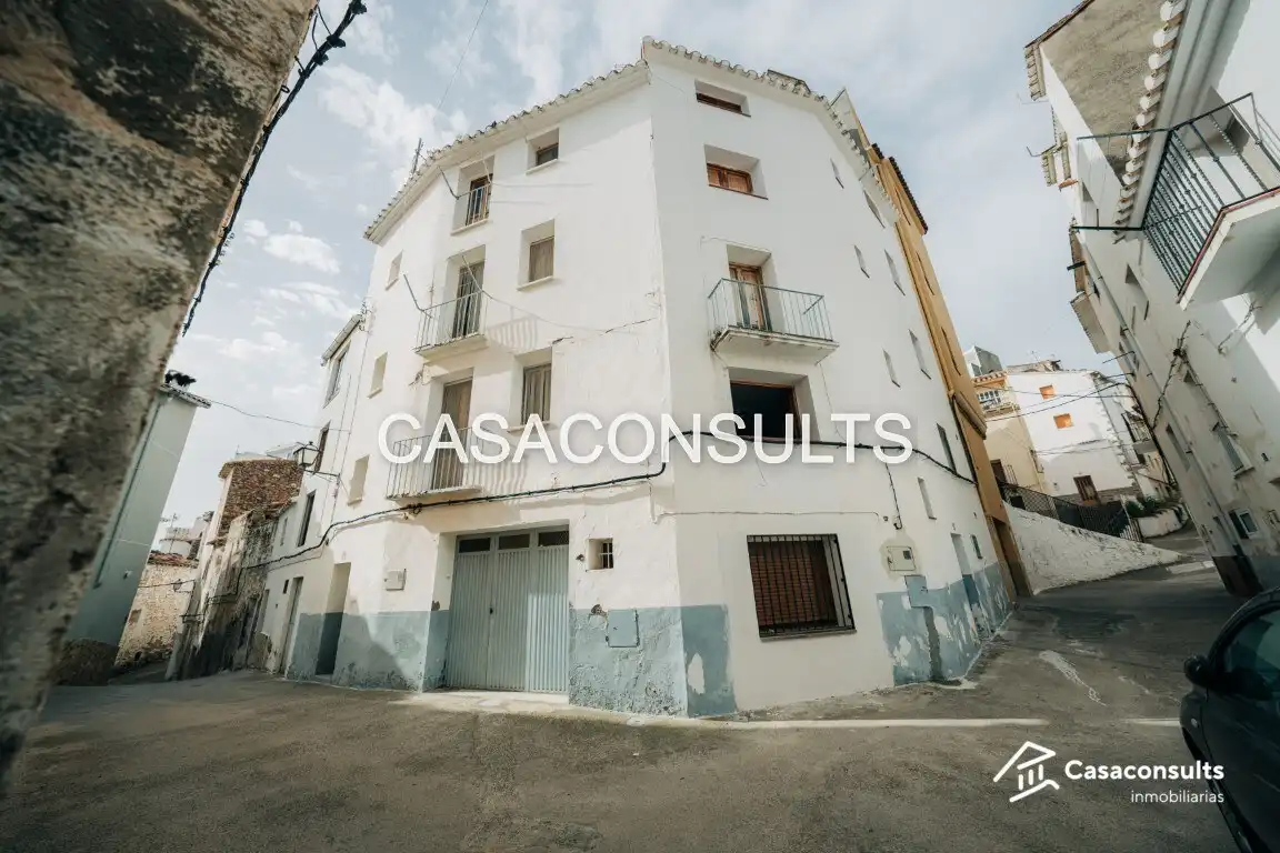 Casa con terraza en venta en Llucena / Lucena del Cid