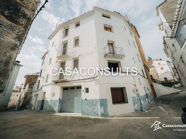 Casa amb balcó en venda a Llucena / Lucena del Cid