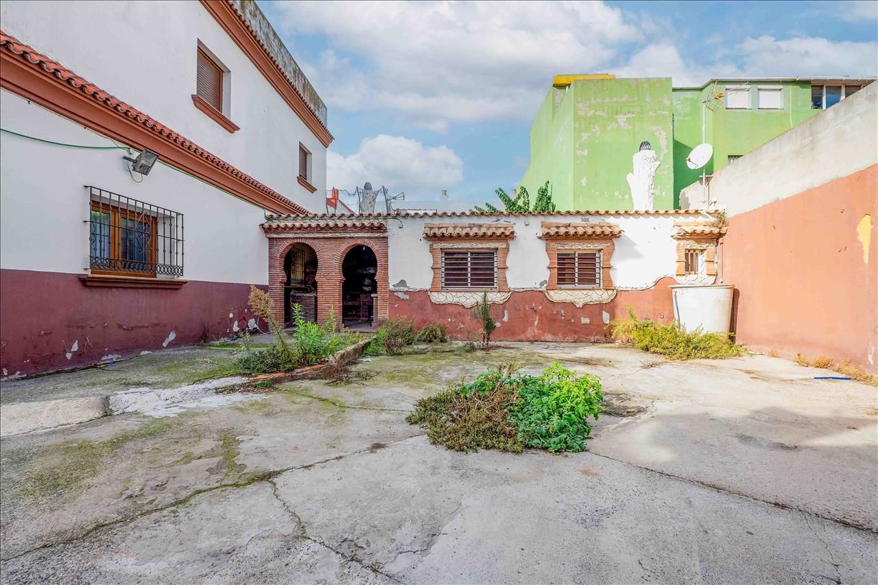 Exterior view of Single-family semi-detached for sale in La Línea de la Concepción  with Terrace