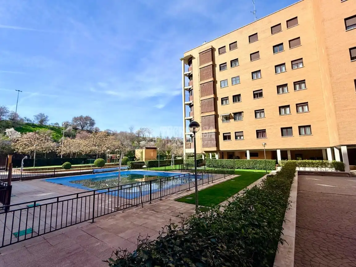 Vista exterior de Piso en venta en Madrid con Aire acondicionado, Calefacción y Piscina comunitaria