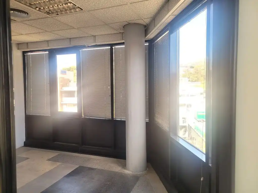 Büro zur Miete in Esplugues de Llobregat
