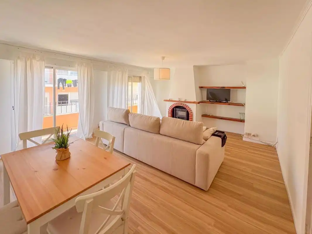 Casa rústica con terraza en venta en Carrer les Amèriques, imagen 3