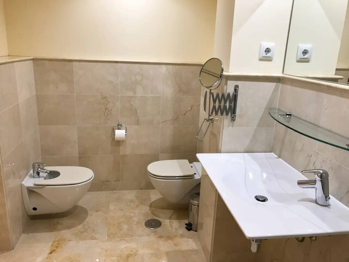 Bathroom of Apartments for sale in Marbella  with Air Conditioner, Terrace and Storage room