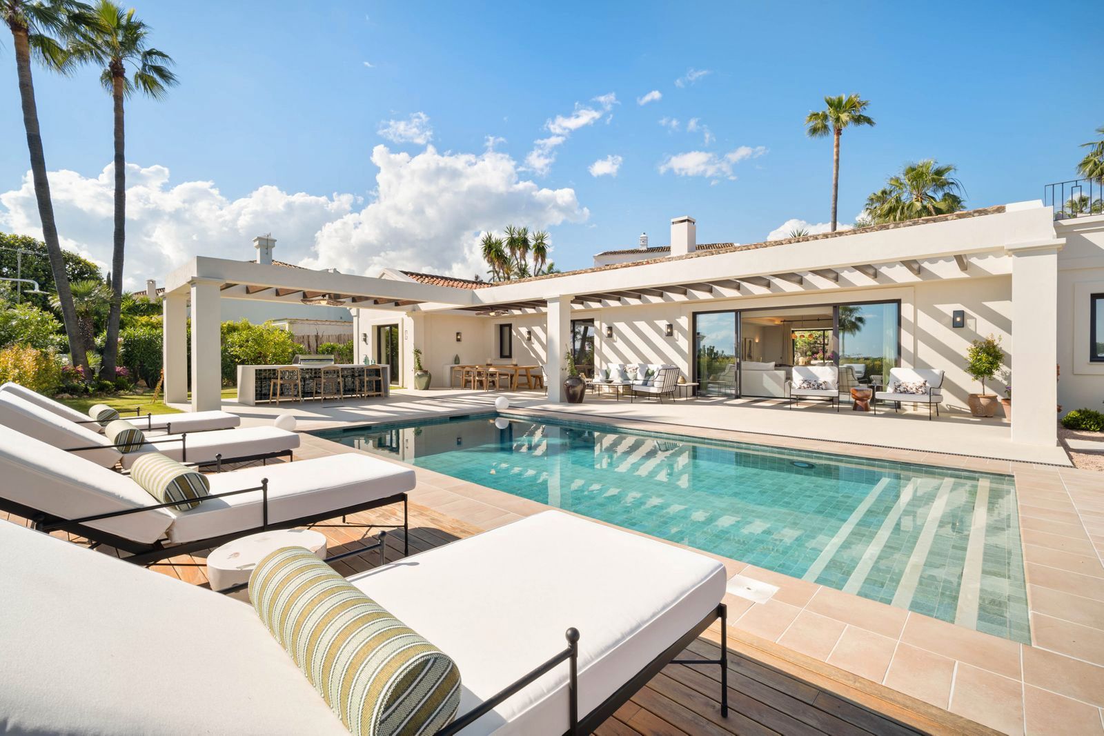 Terrace of House or chalet for sale in Marbella  with Air Conditioner, Private garden and Terrace