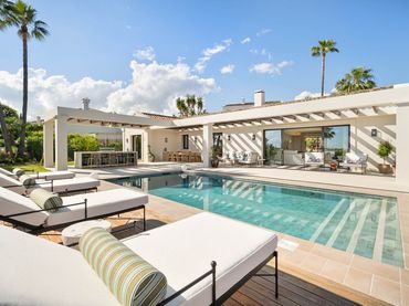 Villa avec piscine à vendre à Calle Sirio 323