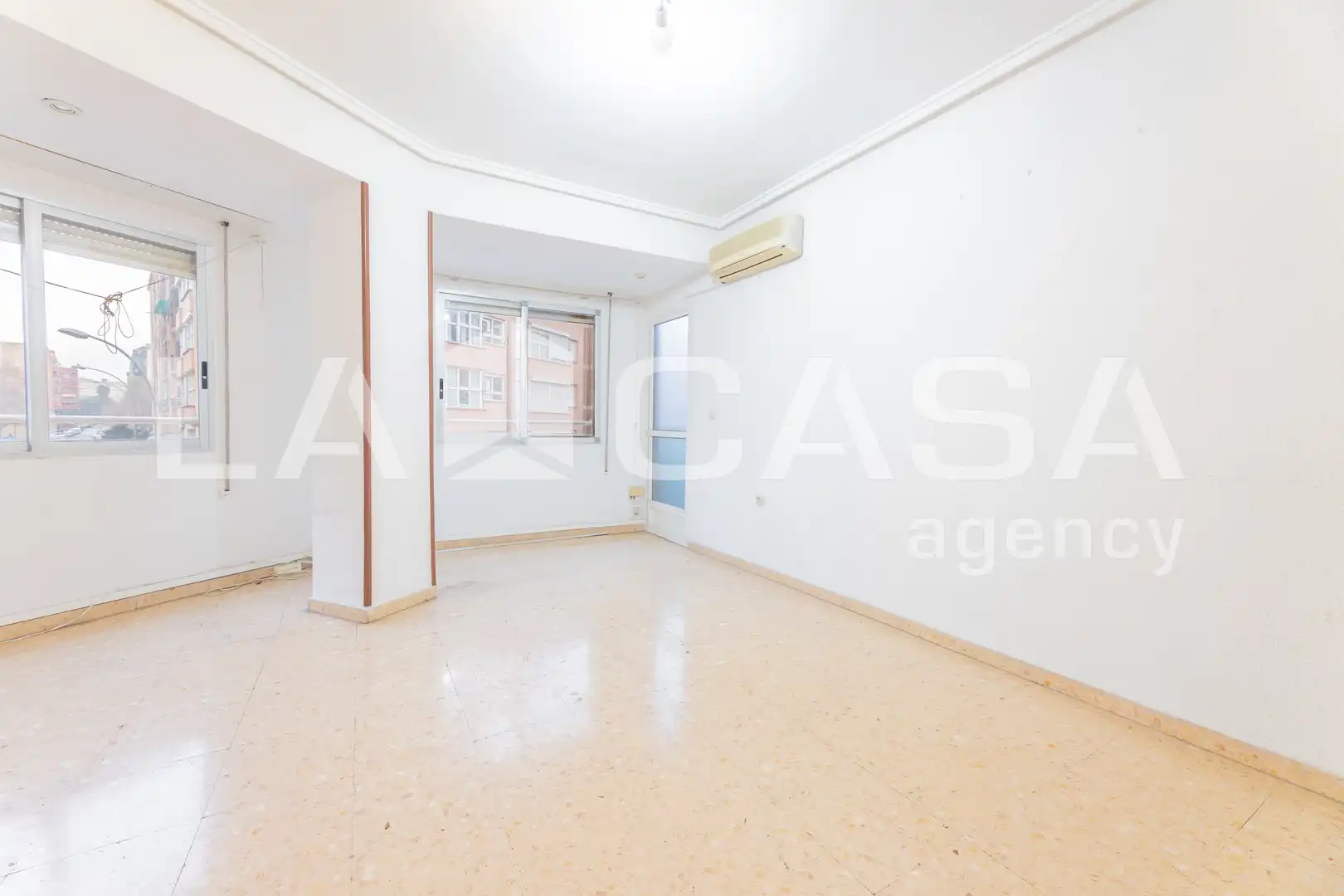 Piso en venta en  Valencia Capital con Balcón