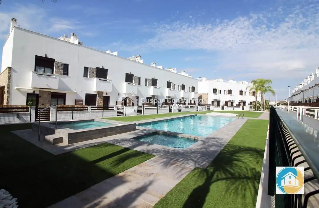 Vista exterior de Dúplex en venda en Pilar de la Horadada amb Aire condicionat, Calefacció i Jardí privat