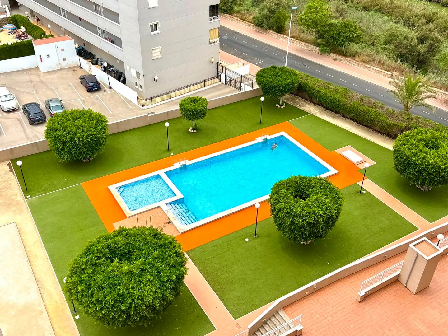 Schwimmbecken von Wohnungen zum Verkauf in Guardamar del Segura mit Klimaanlage, Heizung und Terrasse