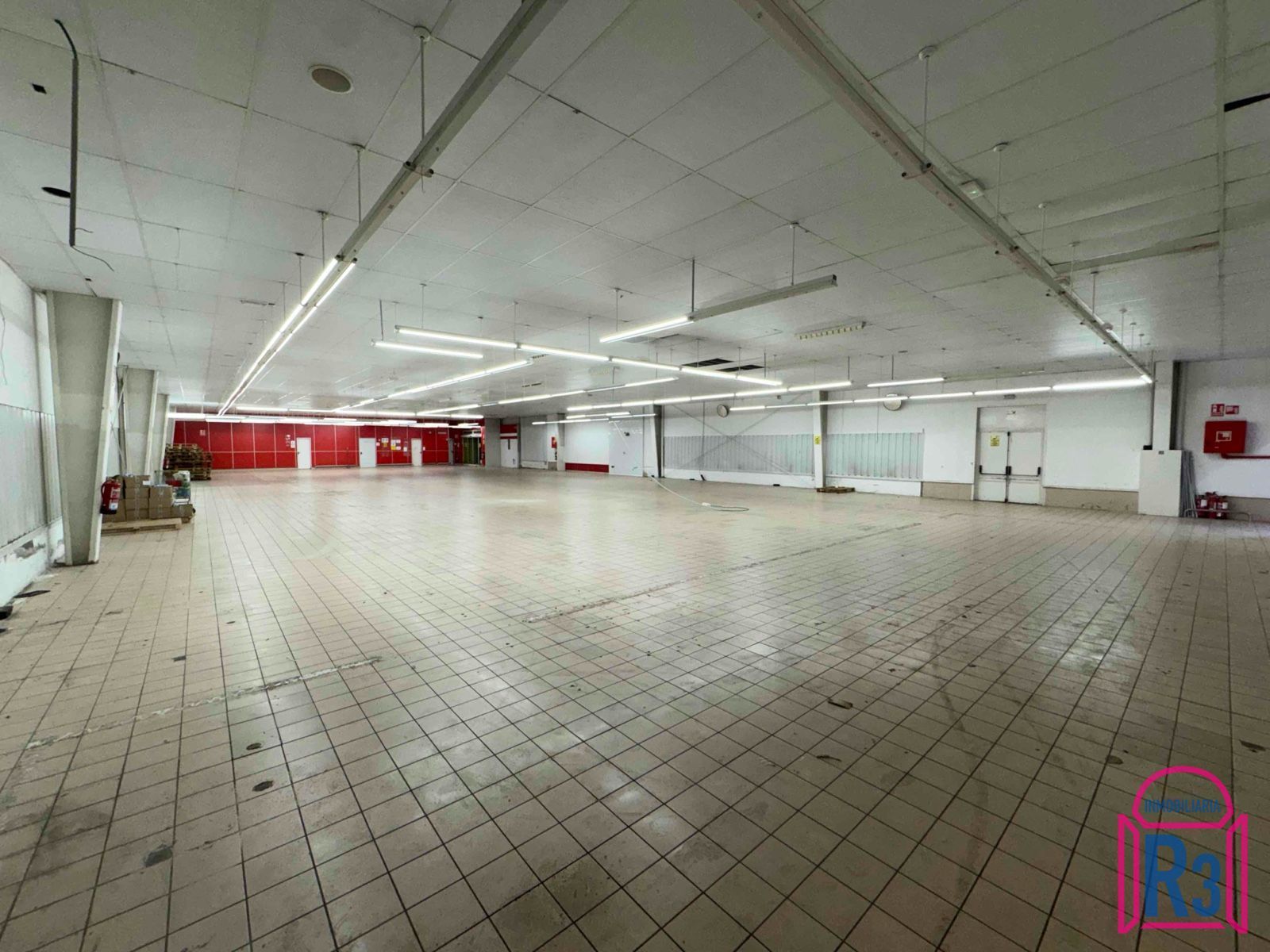 Industrial buildings to rent in León Capital   with Heating and Alarm