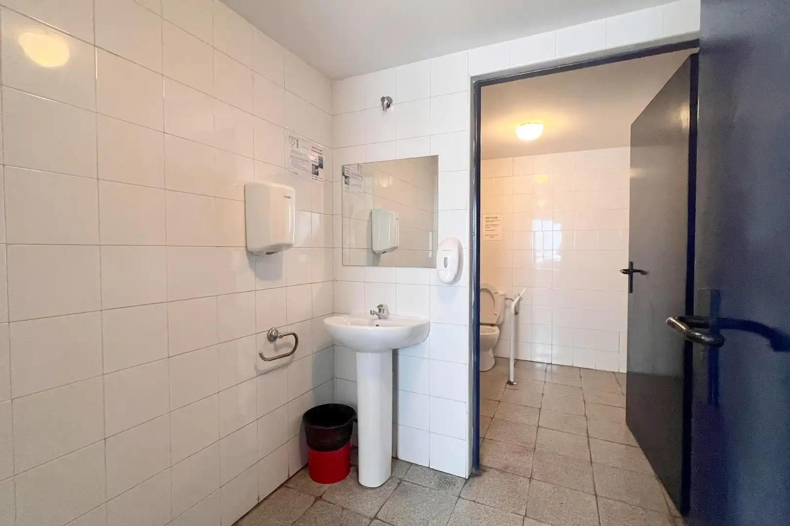 Bathroom of Garage for sale in Móstoles