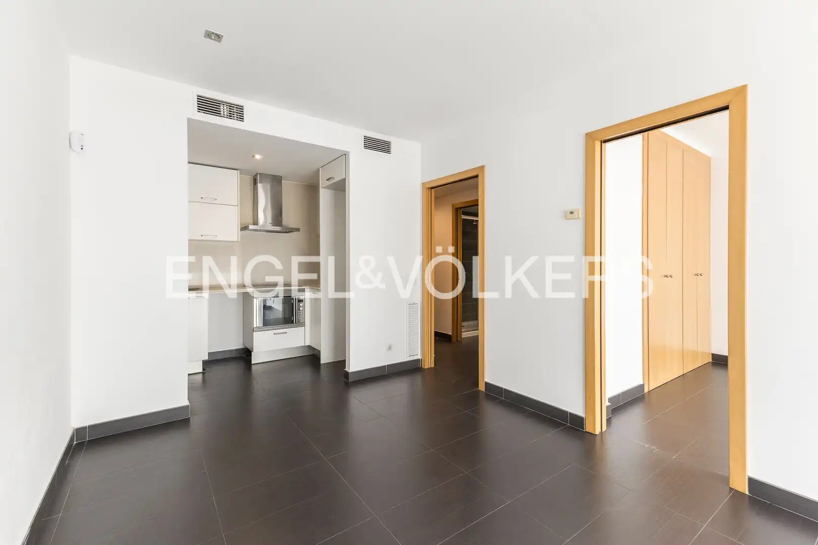 Flat for sale in Barcelona  with Air Conditioner, Heating and Swimming Pool
