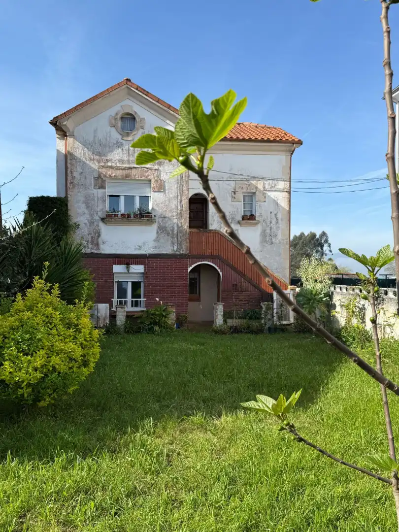 Vista exterior de Casa o xalet en venda en Oviedo 