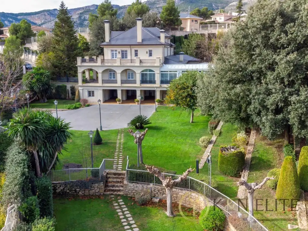 Vista exterior de Casa o xalet en venda en Cocentaina amb Aire condicionat, Calefacció i Jardí privat