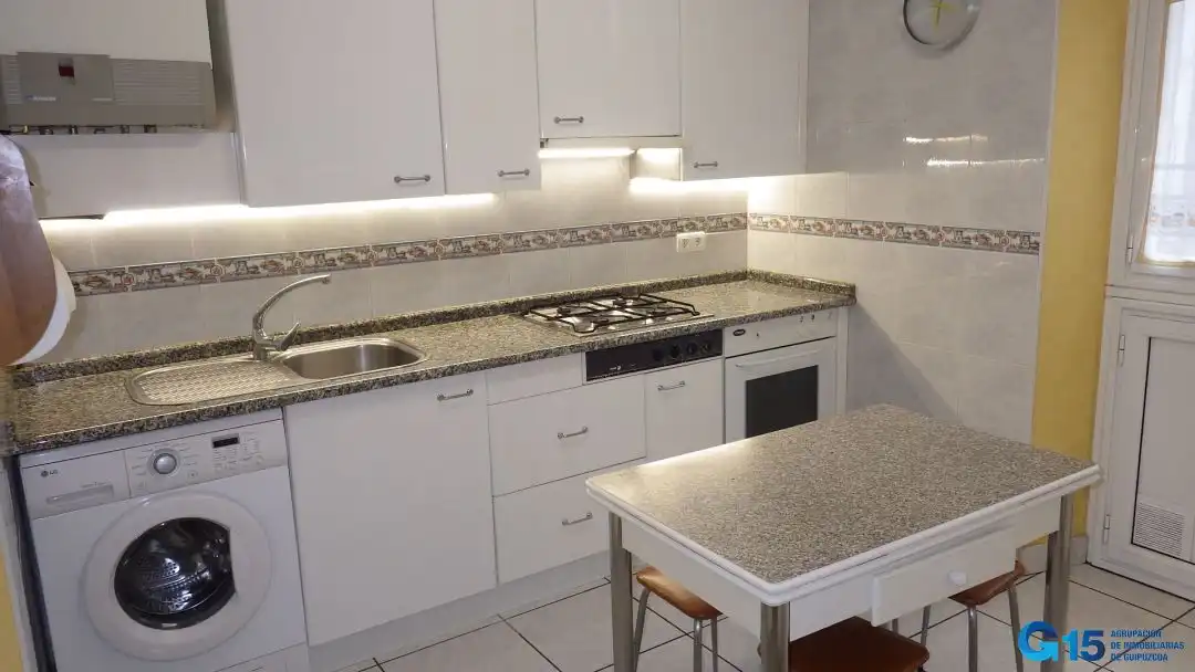Cuina de Pis de lloguer en Donostia - San Sebastián  amb Calefacció i Balcó