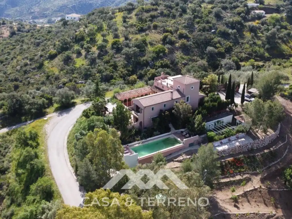 Vista exterior de Casa o chalet en venta en Comares con Aire acondicionado, Terraza y Piscina