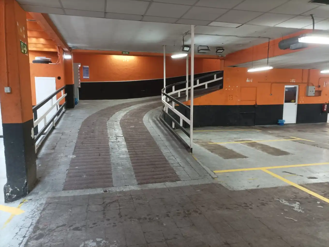 Parking de Garaje de alquiler en Madrid con Alarma