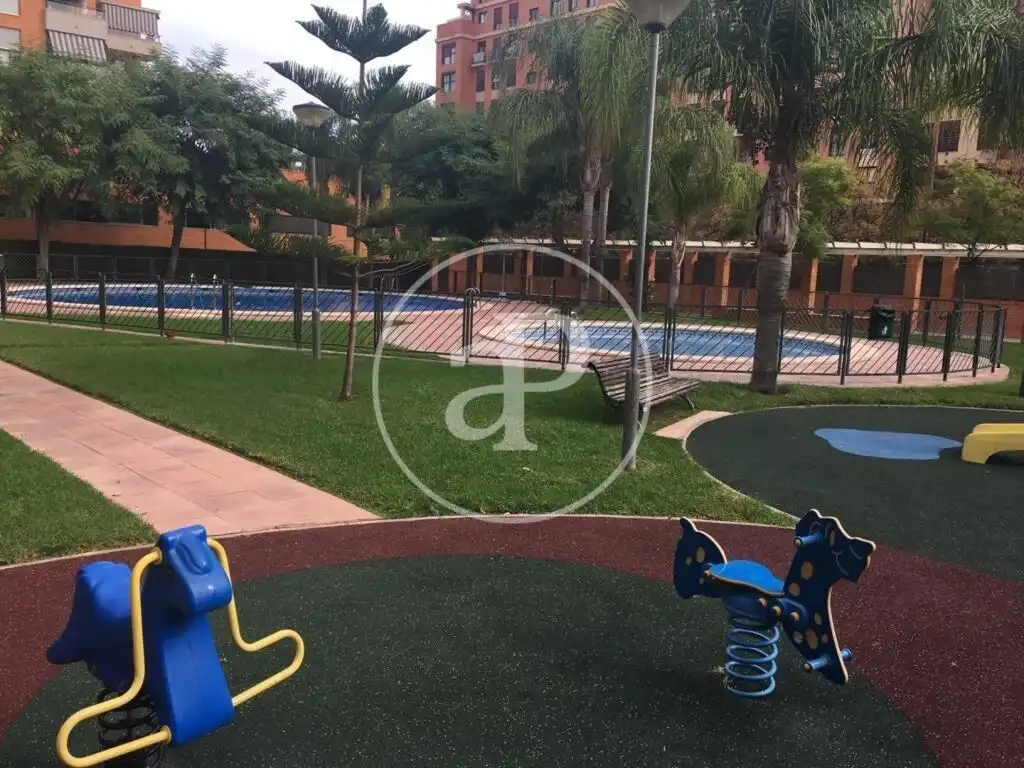 Parkplatz von Wohnung zur Miete in Valencia mit Klimaanlage, Heizung und Privatgarten