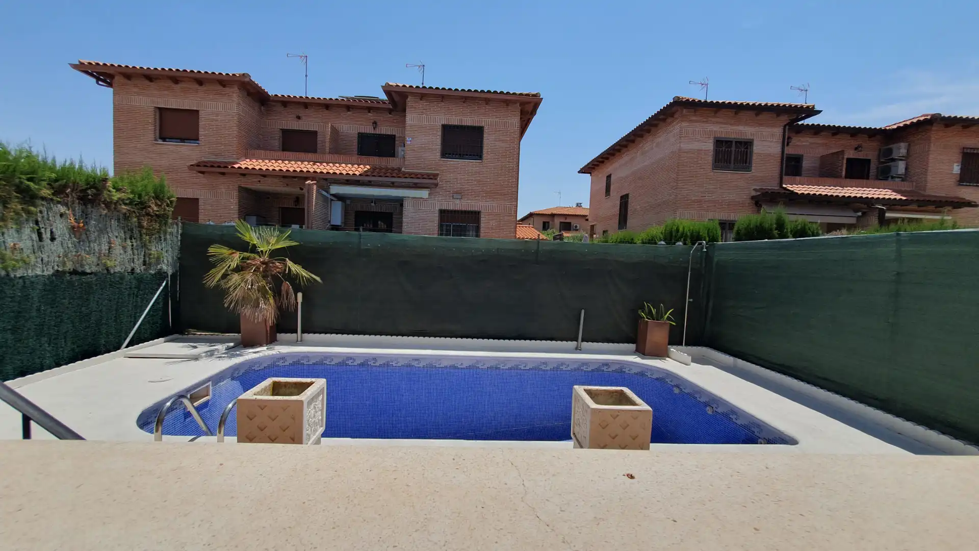 Piscina de Casa adosada en venda en Olías del Rey amb Aire condicionat, Calefacció i Jardí privat