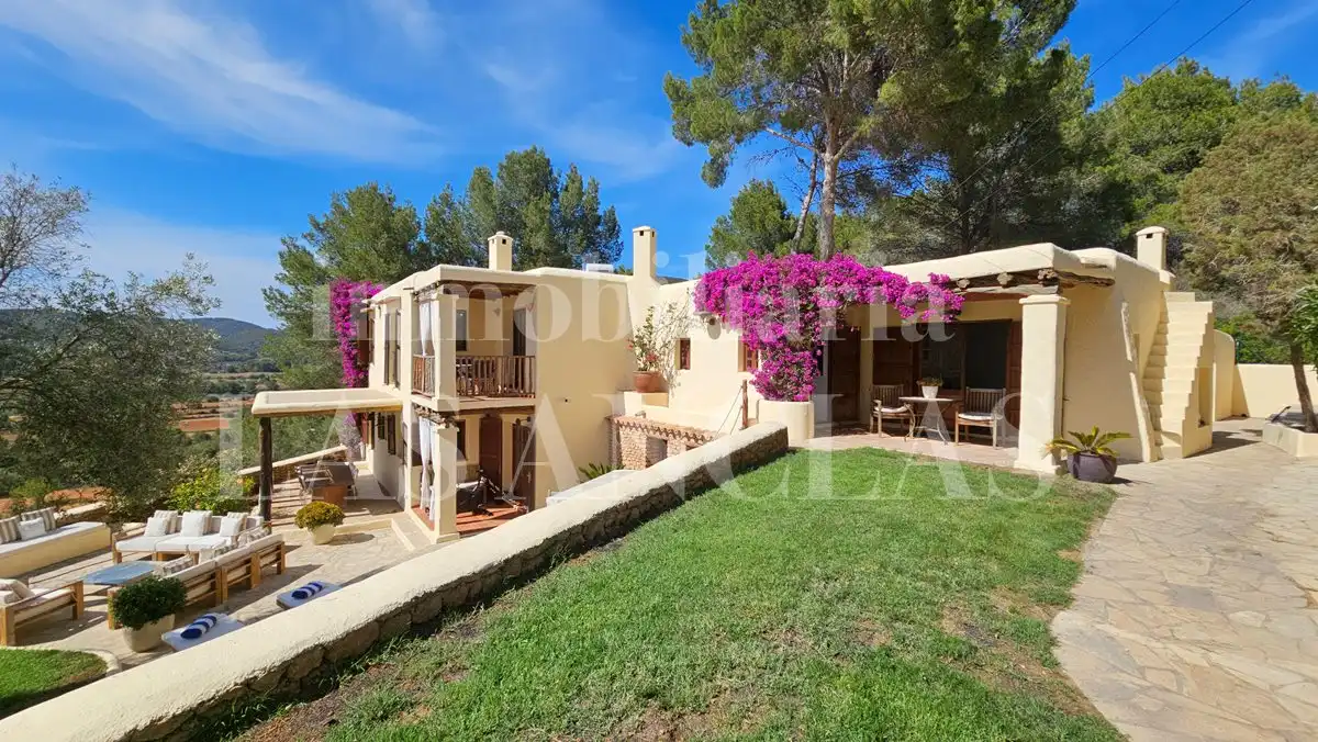 Casa rústica amb piscina en venda a Sant Antoni de Portmany
