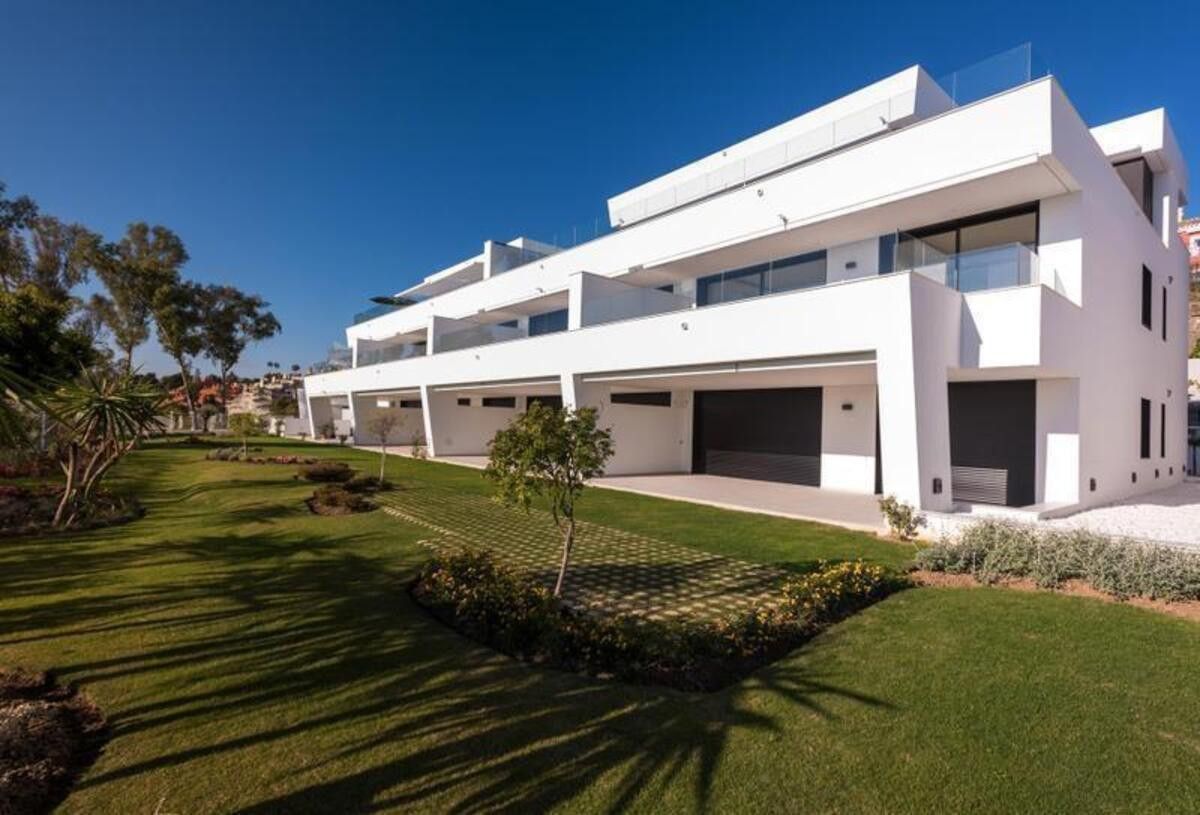 Exterior view of Planta baja to rent in Marbella  with Air Conditioner, Terrace and Swimming Pool